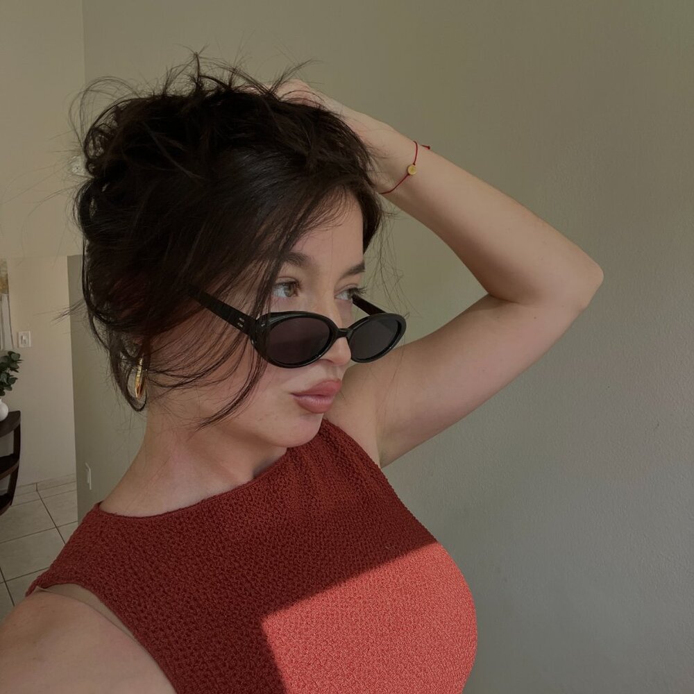 Meet your Posher, Elaine